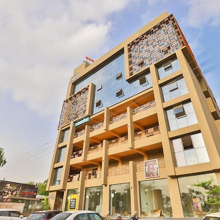 Oyo 16604 Hotel Sparsh Inn 阿穆达巴 外观 照片