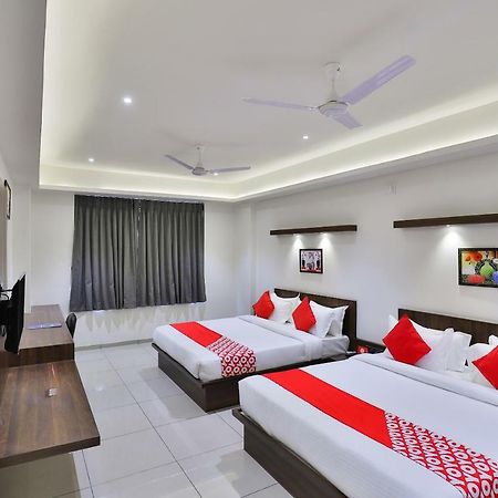 Oyo 16604 Hotel Sparsh Inn 阿穆达巴 外观 照片