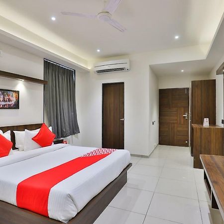 Oyo 16604 Hotel Sparsh Inn 阿穆达巴 外观 照片