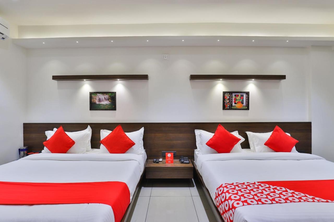 Oyo 16604 Hotel Sparsh Inn 阿穆达巴 外观 照片