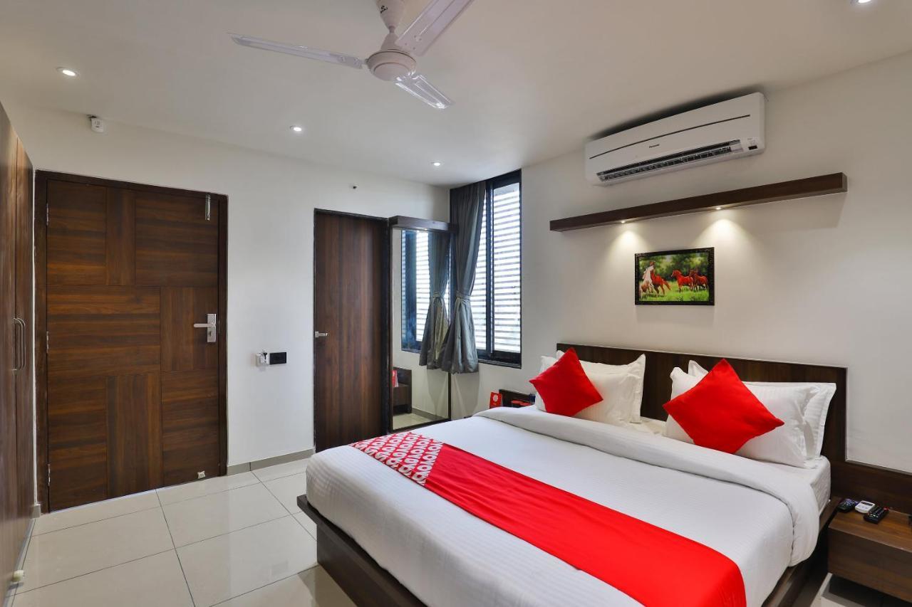 Oyo 16604 Hotel Sparsh Inn 阿穆达巴 外观 照片