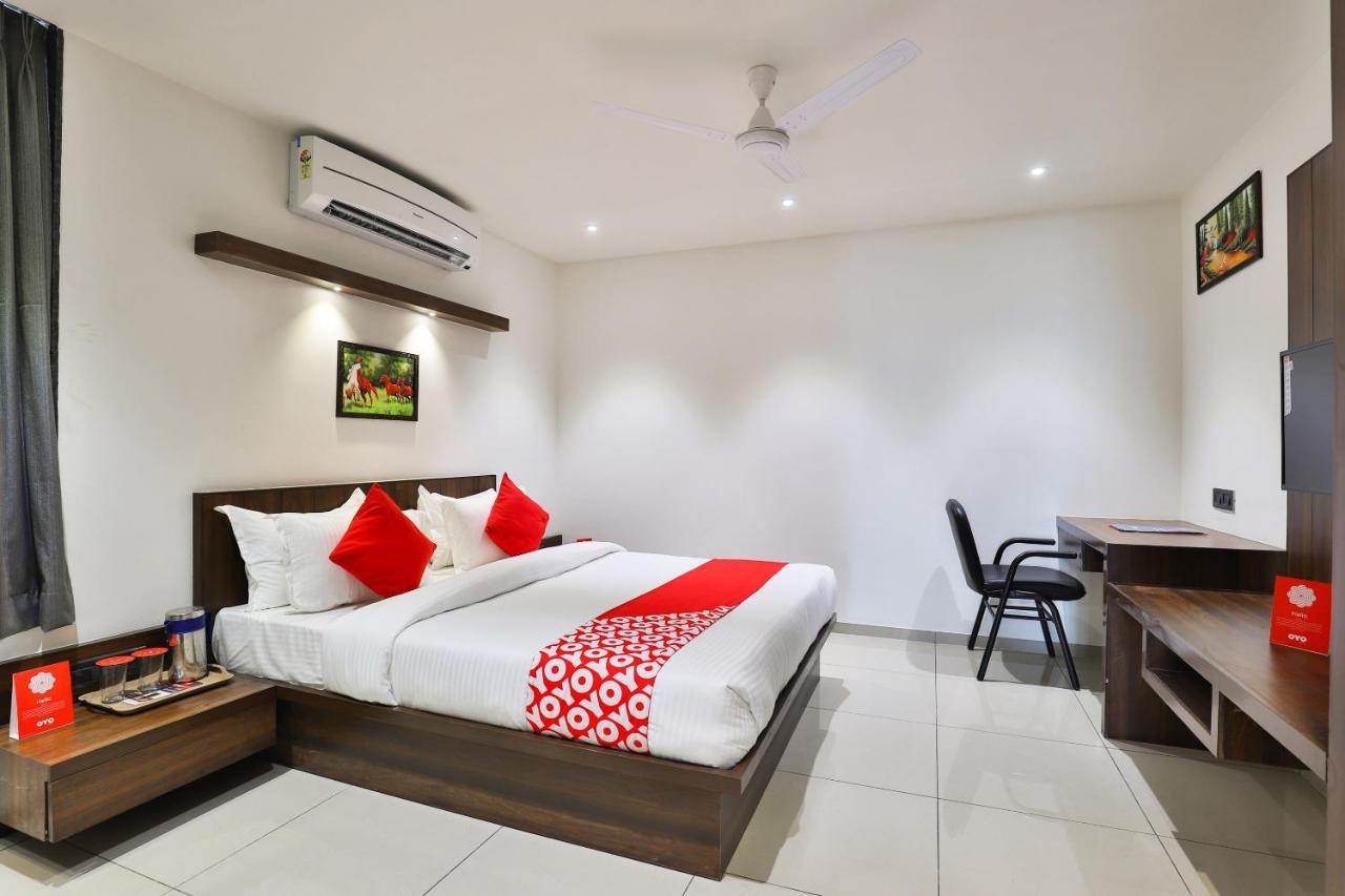 Oyo 16604 Hotel Sparsh Inn 阿穆达巴 外观 照片
