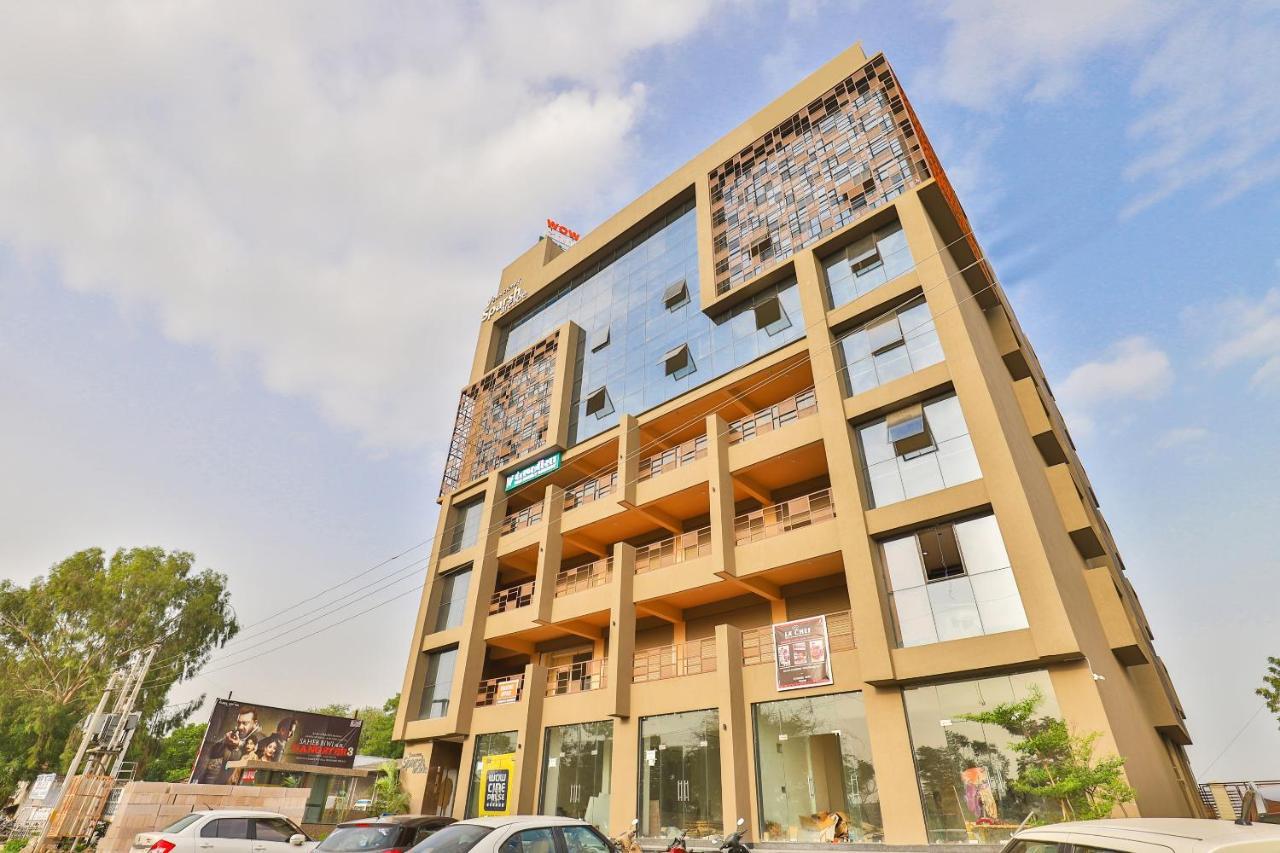 Oyo 16604 Hotel Sparsh Inn 阿穆达巴 外观 照片