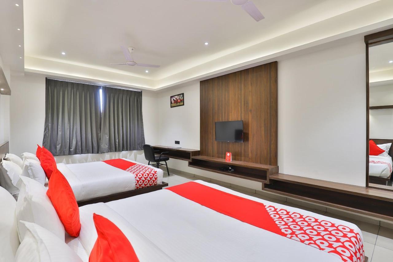 Oyo 16604 Hotel Sparsh Inn 阿穆达巴 外观 照片