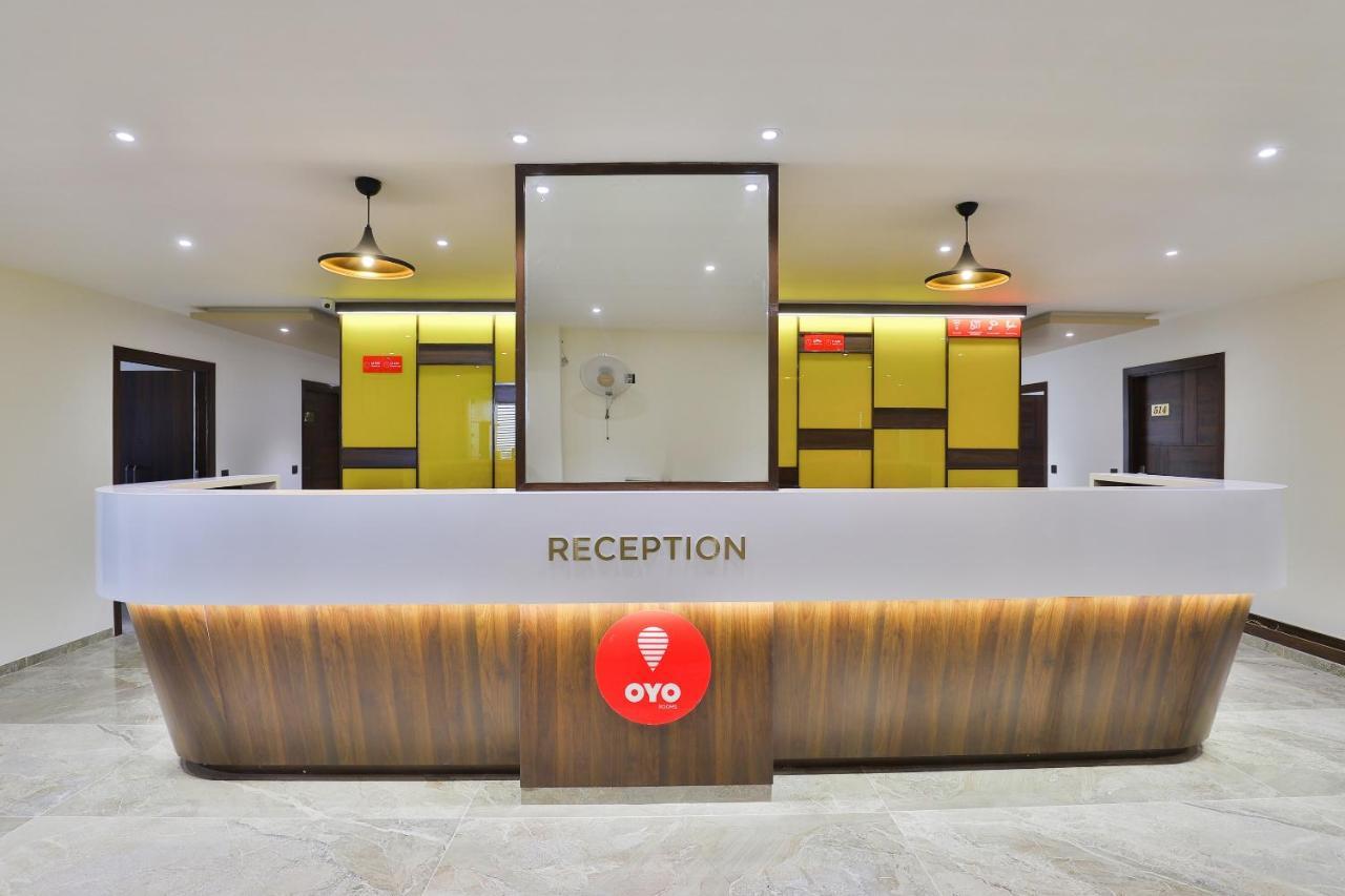 Oyo 16604 Hotel Sparsh Inn 阿穆达巴 外观 照片