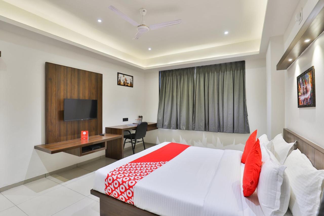 Oyo 16604 Hotel Sparsh Inn 阿穆达巴 外观 照片