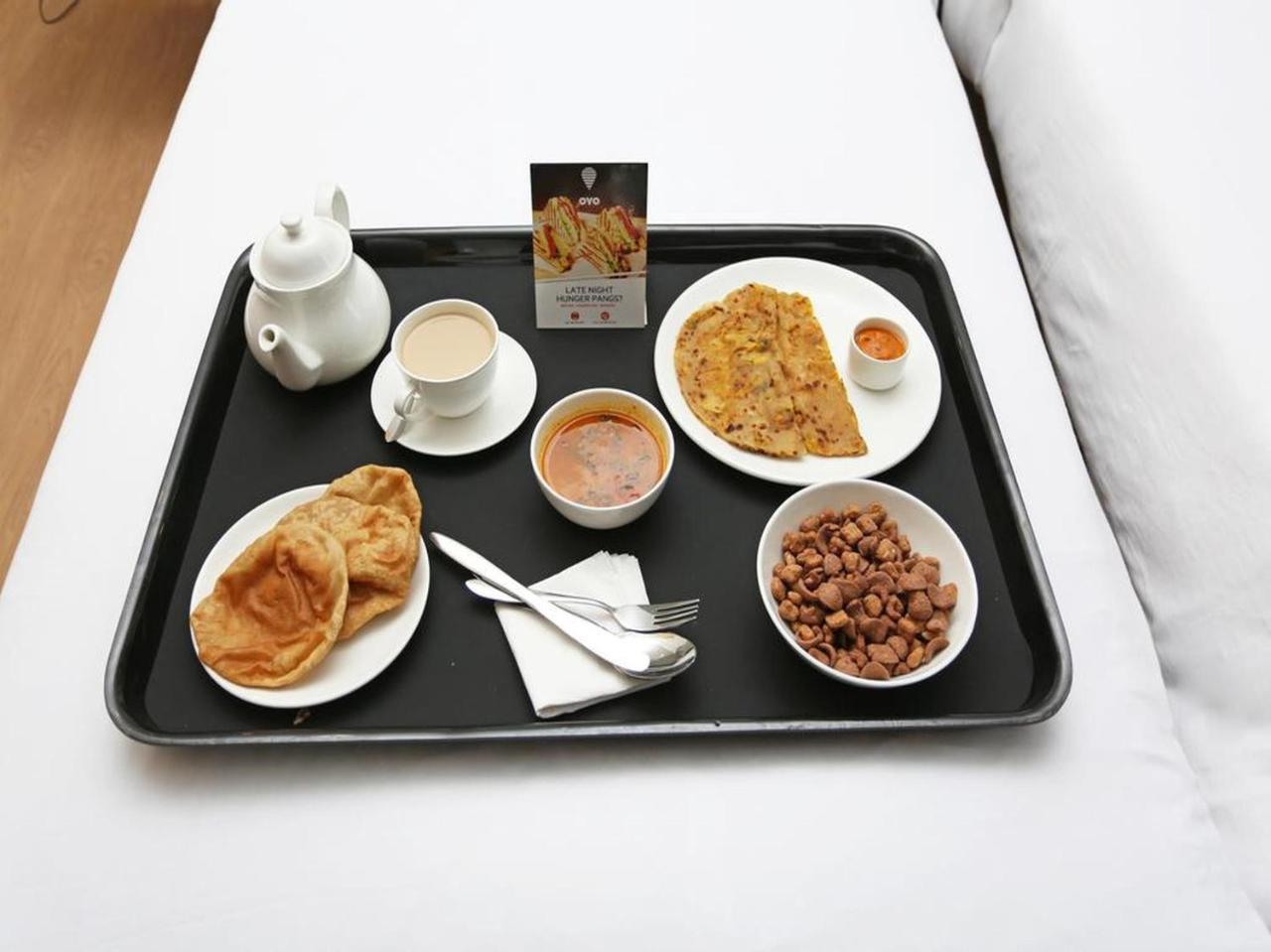 Oyo 16604 Hotel Sparsh Inn 阿穆达巴 外观 照片