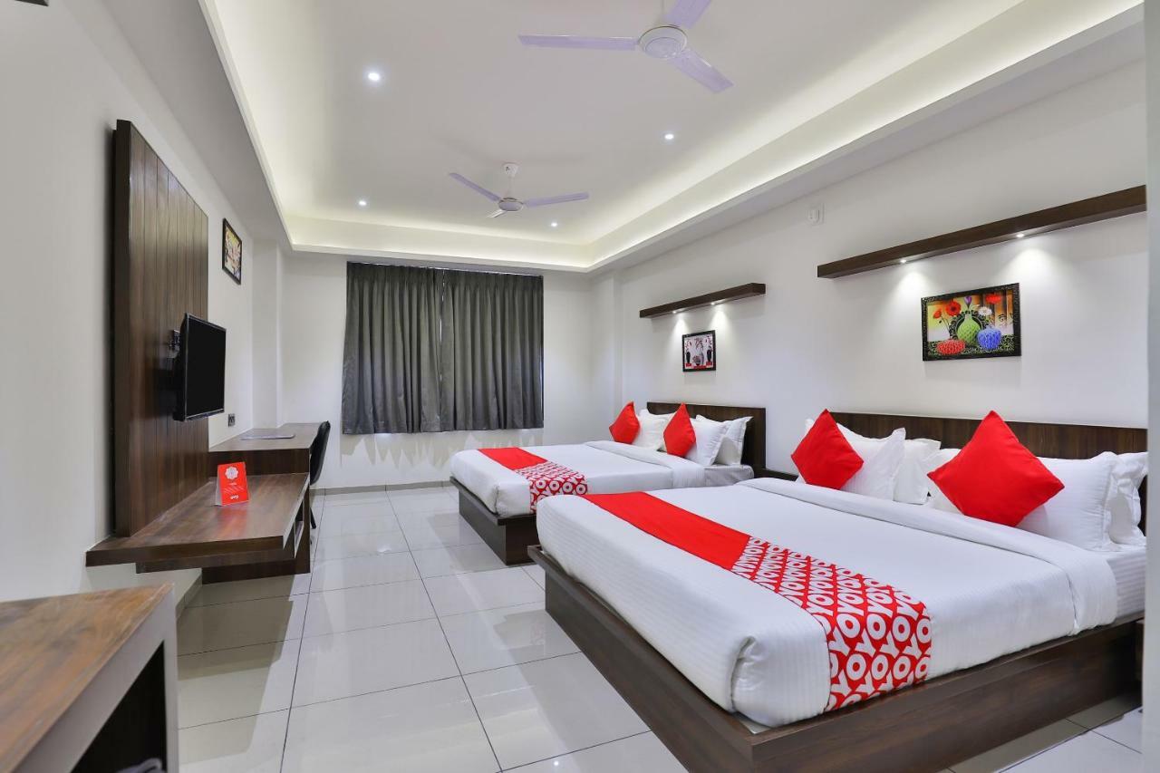 Oyo 16604 Hotel Sparsh Inn 阿穆达巴 外观 照片