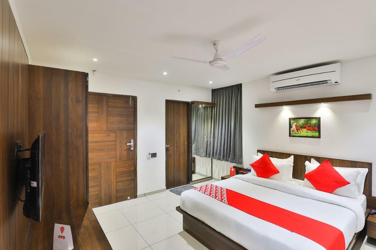Oyo 16604 Hotel Sparsh Inn 阿穆达巴 外观 照片